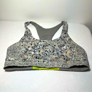 Lululemon Gray & Cream Sports Bra. Supportive. Workout. Gym. Running
Size 10